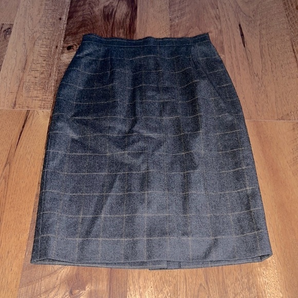 Celine Paris Woman’s Plaid Skirt Size 38 - Picture 1 of 5